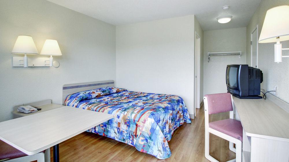 Motel 6-Everett, Wa - North エクステリア 写真